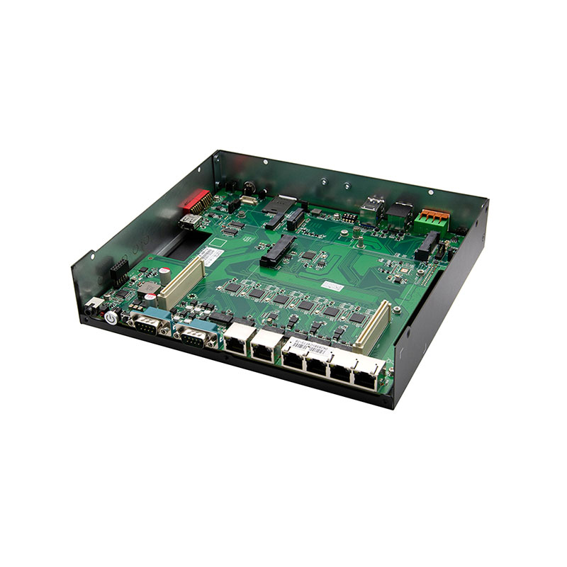 How can the housing structure of a high-performance industrial control host enhance its vibration and dust resistance?